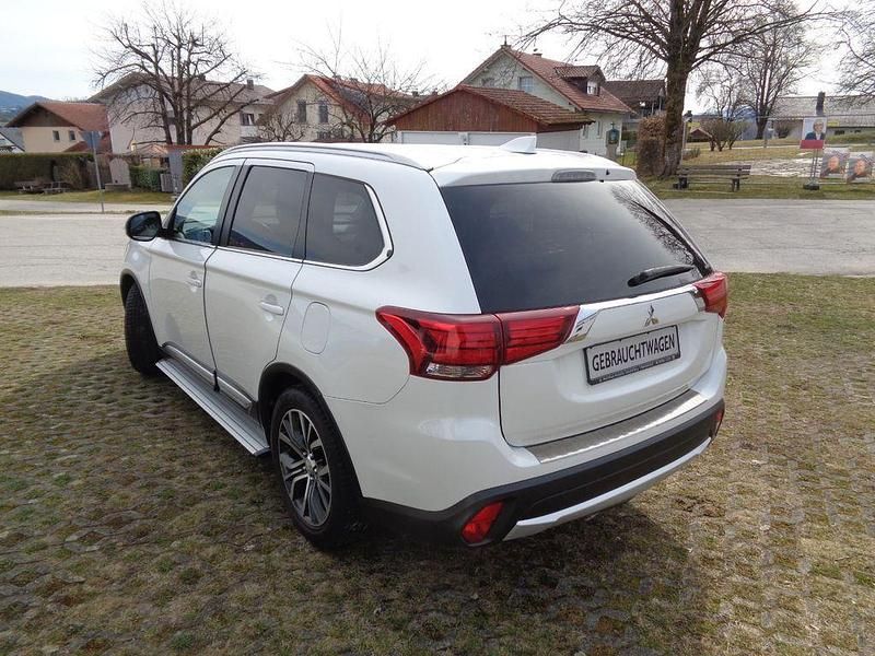 Gebraucht Mitsubishi Outlander Edition 150 PS (110 kW) 2017 Weiß SUV