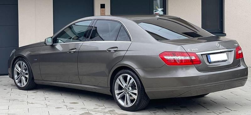 Second-hand Mercedes E250 204 CP (150 kW) 2009 Berlinǎ