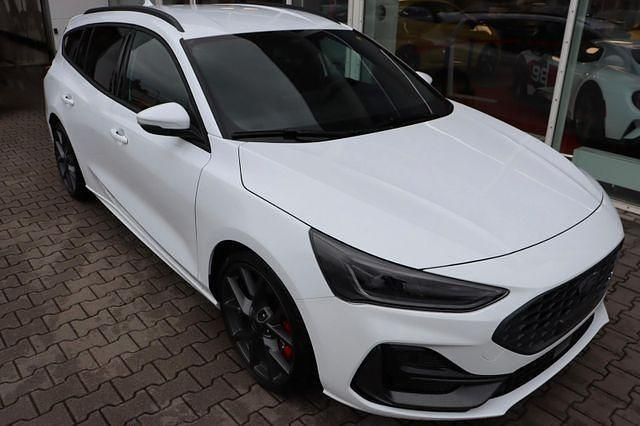 Neu Ford Focus ST 280 PS (205 kW) 2025 Frozen white Kombi