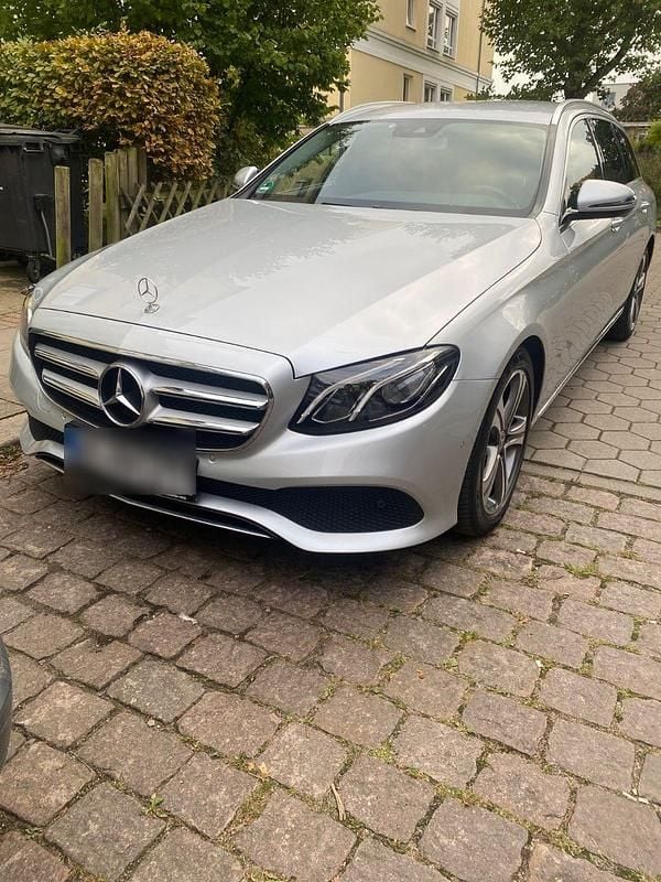 Silber Gebraucht 2017 Mercedes E220 Kombi | 20.600 € (Superpreis) - Bild 1/4