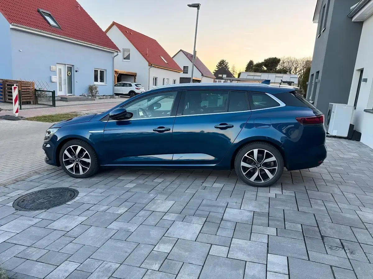 Gebraucht Renault Mégane IV Intens 158 PS (116 kW) 2021 Blau Kombi