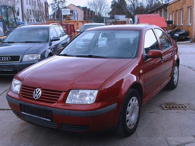 Gebraucht VW Bora Basis 101 PS (74 kW) 1999 Rot Limousine