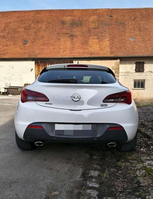 Gebraucht Opel Astra GTC 200 PS (147 kW) 2014 Weiß Coupé