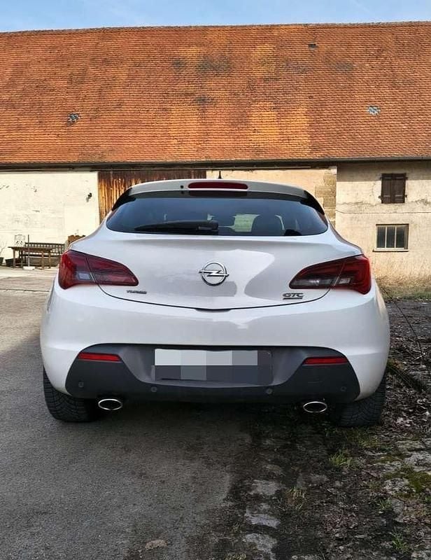 Gebraucht Opel Astra GTC S 200 PS (147 kW) 2014 Weiß Coupé