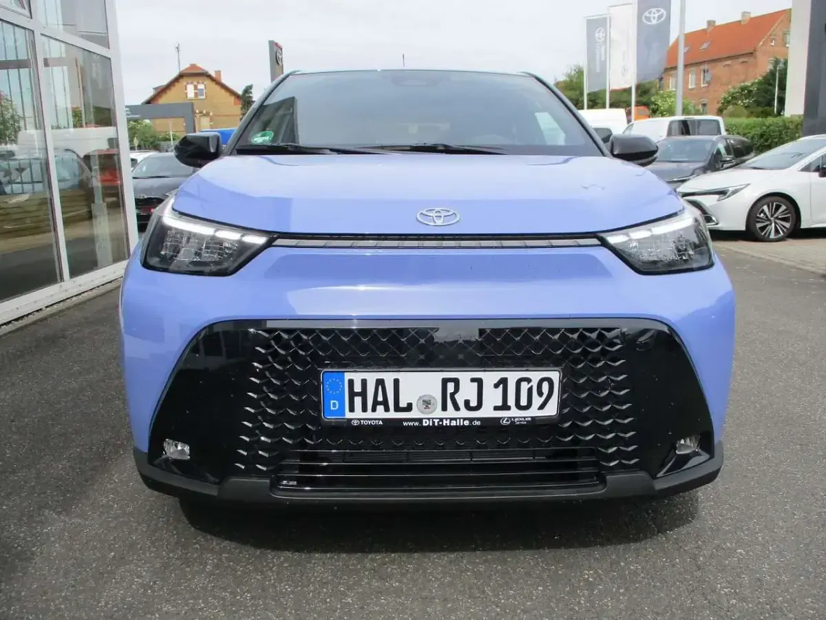 Neu Toyota Aygo 116 PS (85 kW) 2026 Lavender purple/ night sky bla Kleinwagen