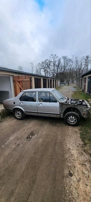Gebraucht VW Jetta 60 PS (44 kW) 1981 Silber Limousine
