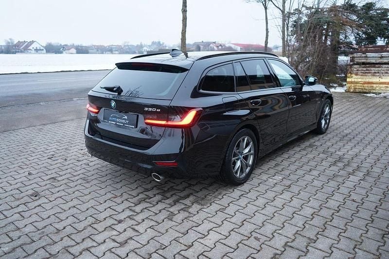 Gebraucht BMW 330e Sport Line 184 PS (135 kW) 2021 Schwarz Limousine