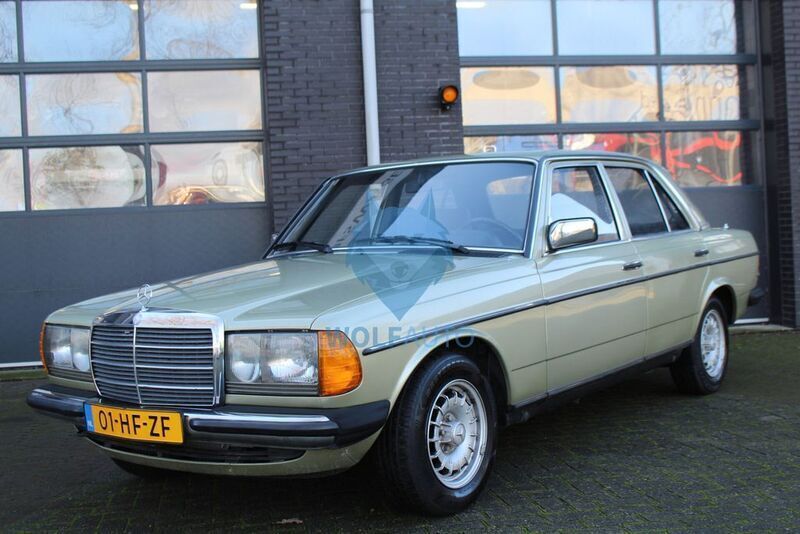 Grün Gebraucht 1983 Mercedes E230 Limousine | 10.400 € - Bild 1/4