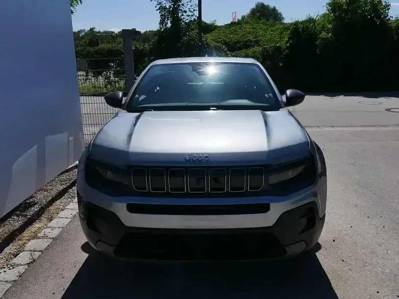 Neu Jeep Avenger 101 PS (74 kW) 2026 Grau SUV