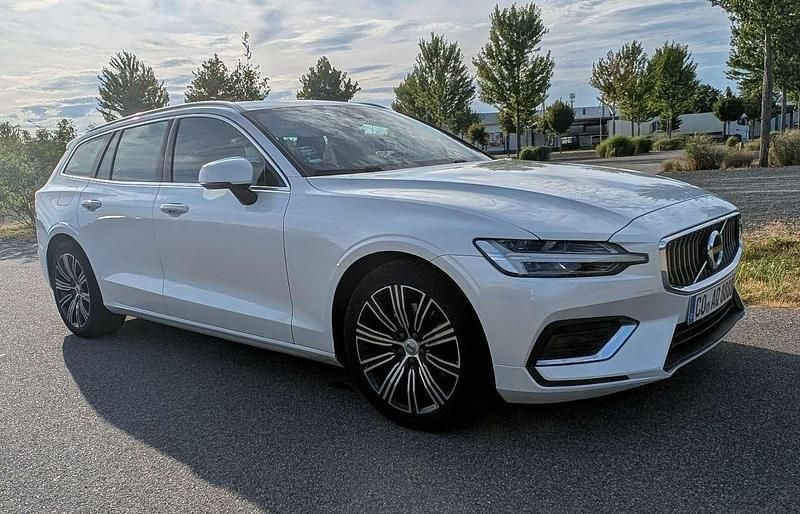 Weiß Gebraucht 2019 Volvo V60 Inscription Kombi | 22.800 € (Etwas zu teuer) - Bild 1/2
