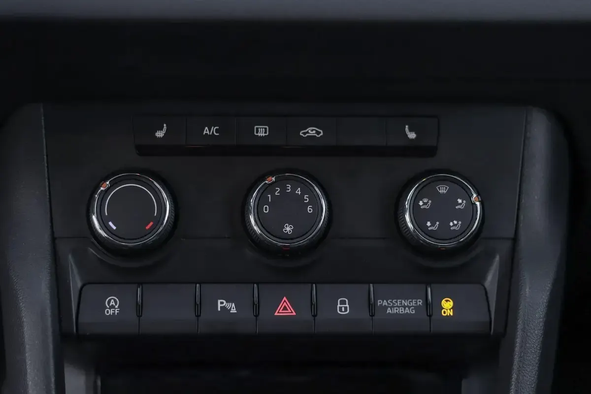Gebraucht Skoda Karoq Active 110 PS (80 kW) 2019 Silber SUV