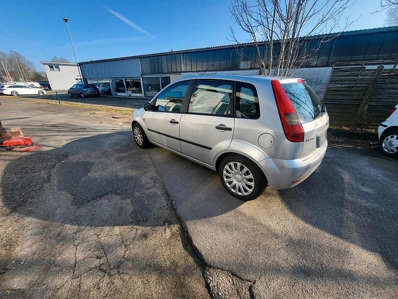 Gebraucht Ford Fiesta 100 PS (73 kW) 2002 Silber Kleinwagen