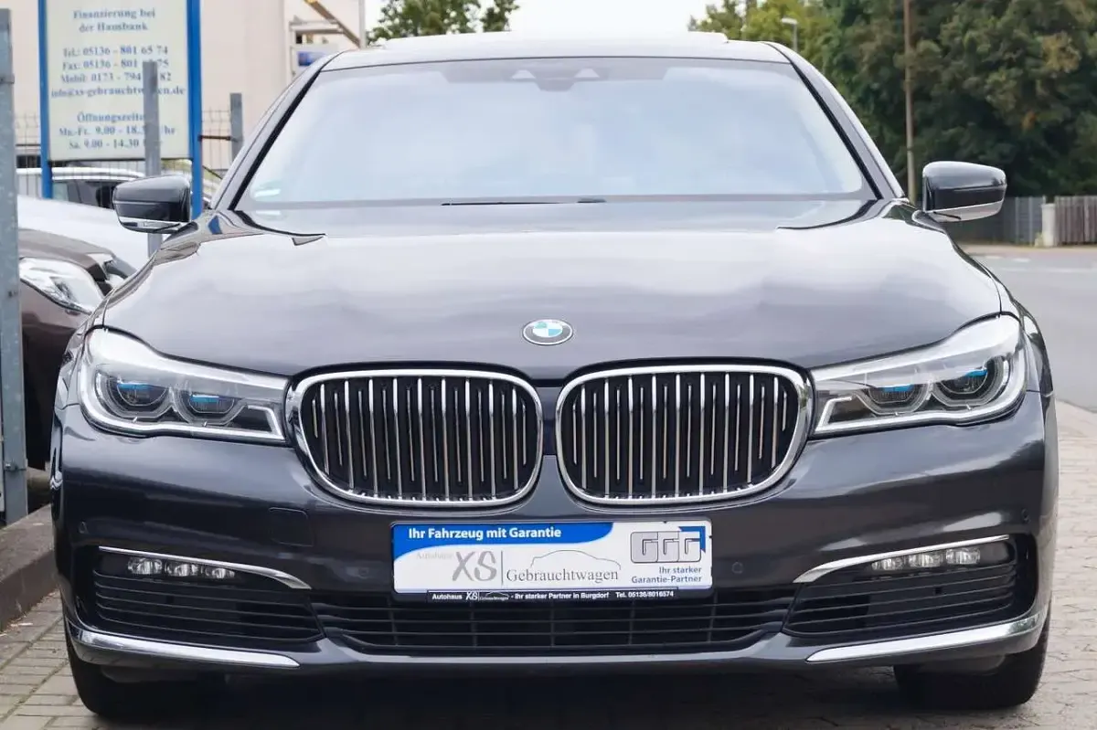 Gebraucht BMW 730 Sport Line 265 PS (194 kW) 2017 Grau Limousine