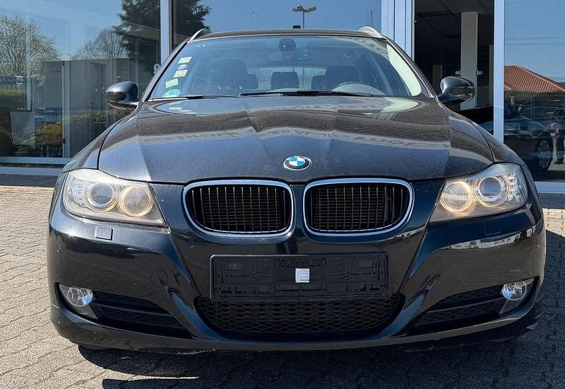 Gebraucht BMW 318 143 PS (105 kW) 2013 Schwarz Kombi