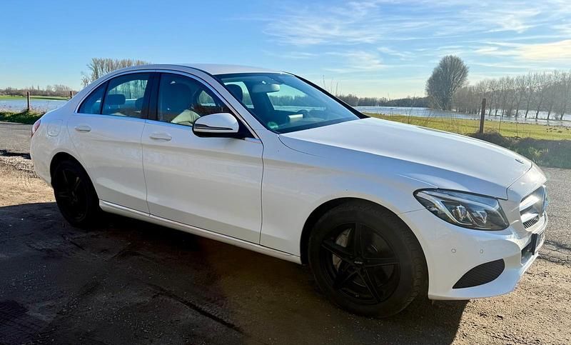 Gebraucht Mercedes C400 333 PS (244 kW) 2018 Weiß Limousine