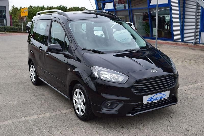 Schwarz Gebraucht 2018 Ford Tourneo Courier Trend Van / Kleinbus | 5.980 € - Bild 1/4