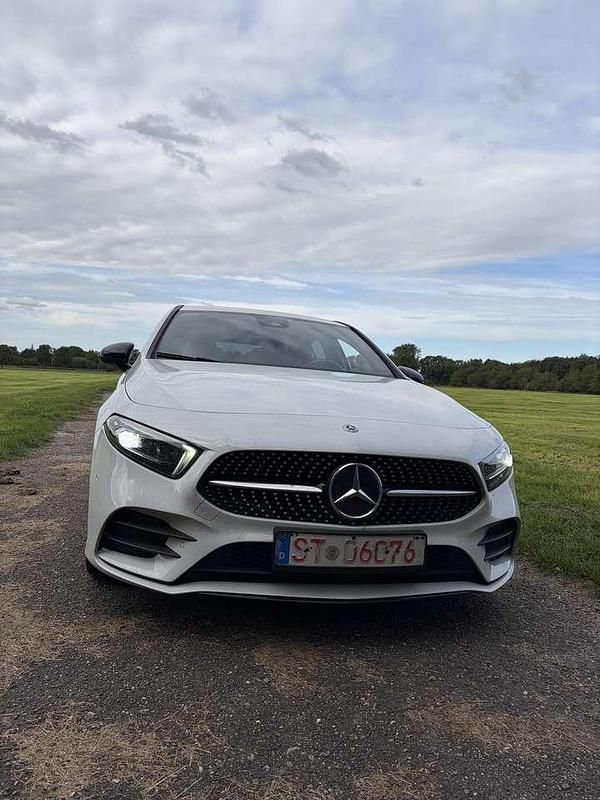 Weiß Gebraucht 2022 Mercedes A250 AMG line Limousine | 29.300 € (Superpreis) - Bild 1/4