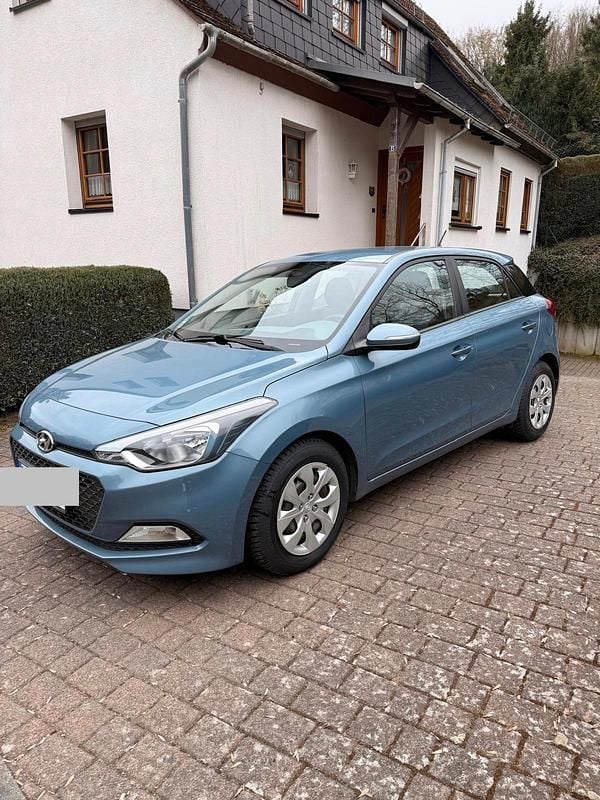 Gebraucht Hyundai i20 GO! 75 PS (55 kW) 2017 Blau Kleinwagen