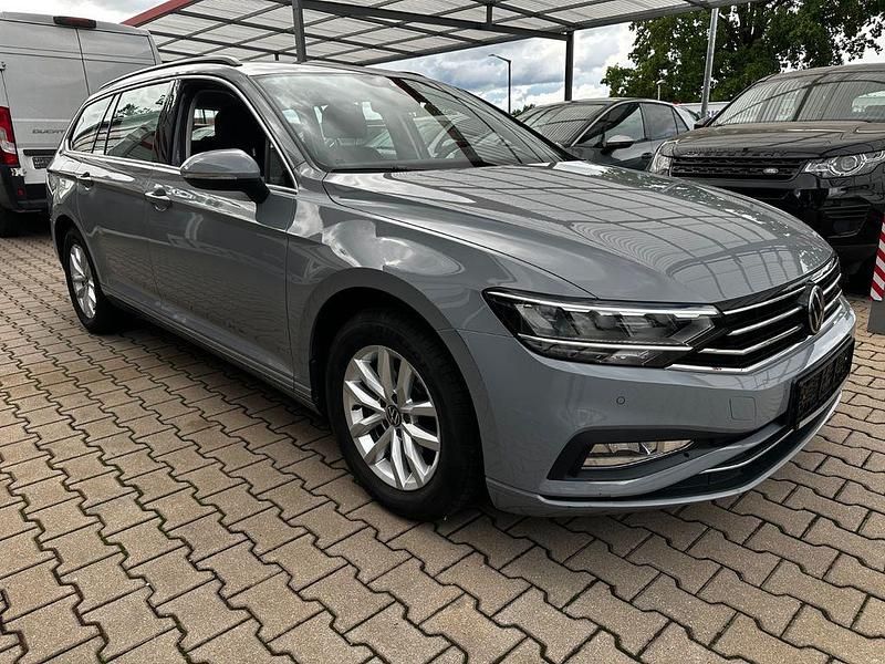 Grau Gebraucht 2022 VW Passat Business Kombi | 14.999 € (Superpreis) - Bild 1/4