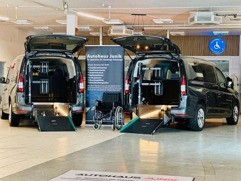 Gebraucht Ford Tourneo 120 PS (88 kW) 2017 Blau Van / Kleinbus