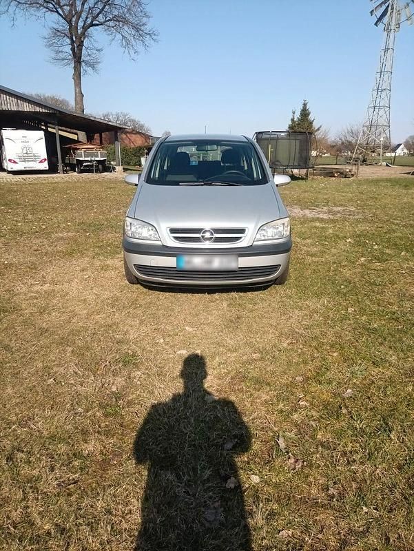Gebraucht Opel Zafira 101 PS (74 kW) 2004 Silber Van / Kleinbus
