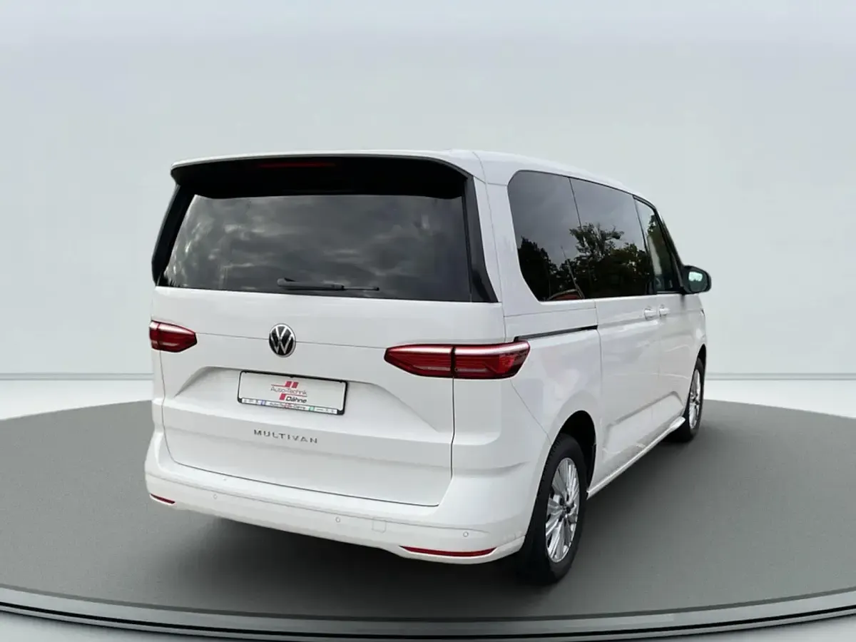 Käytetty VW Multivan Basis 150 HP (110 kW) 2024 Tila-auto