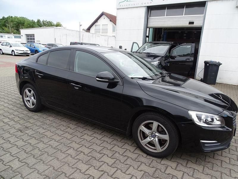 Gebraucht Volvo S60 Kinetic 150 PS (110 kW) 2015 Schwarz Limousine