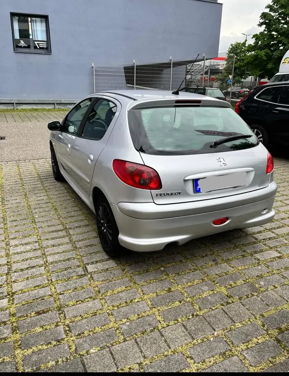Gebraucht Peugeot 206 75 PS (55 kW) 2009 Silber Kleinwagen
