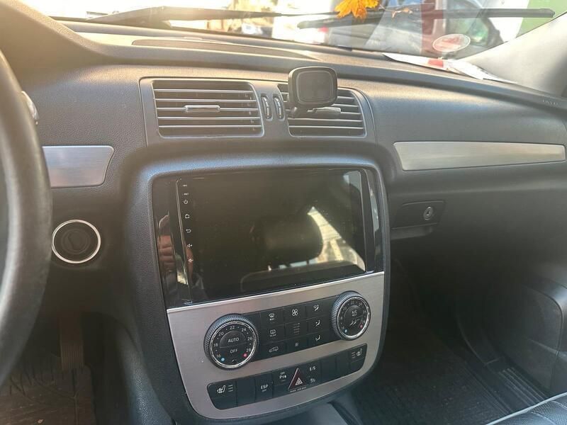 Grau Gebraucht 2010 Mercedes R300 Van / Kleinbus | 5.500 € (Teuer) - Bild 1/4