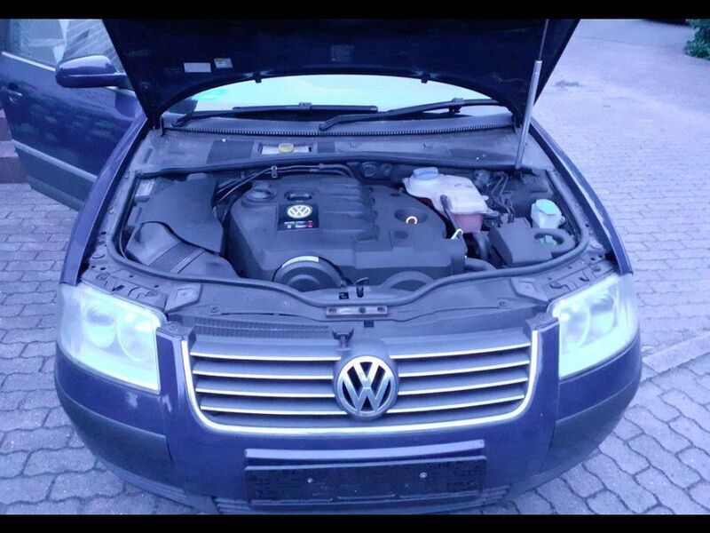 Blau Gebraucht 2002 VW Passat Kombi | 550 € - Bild 1/4