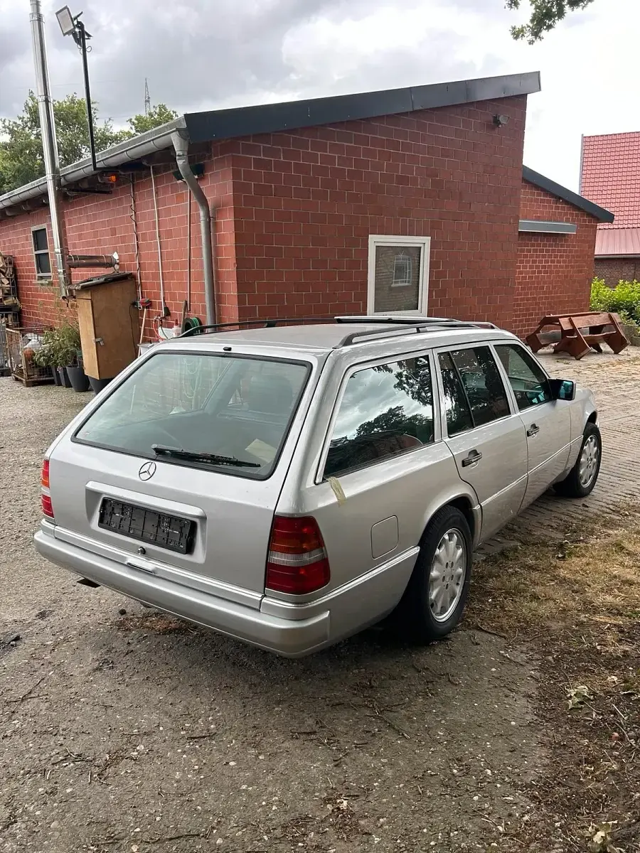 Gebraucht Mercedes 300 220 PS (161 kW) 1992 Silber Kombi