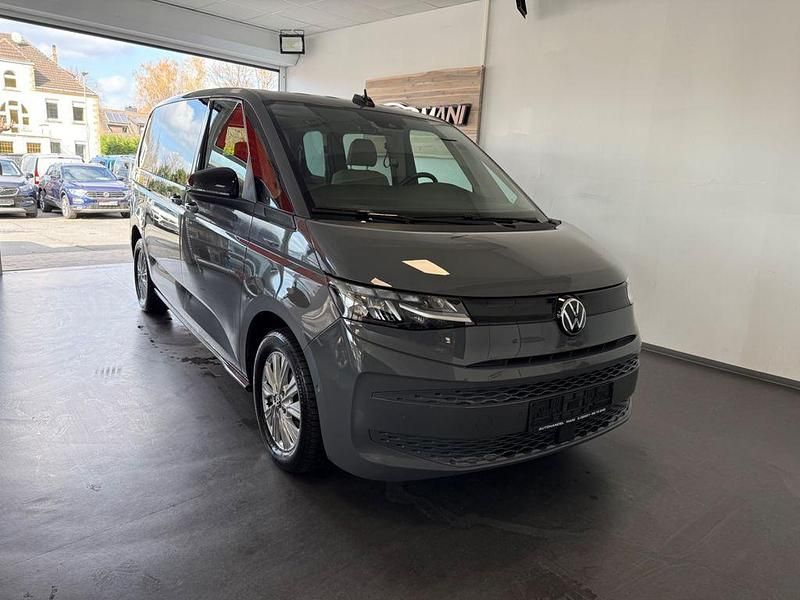Gebraucht VW Multivan Basis 150 PS (110 kW) 2024 Grau Van
