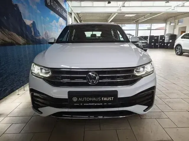 Gebraucht VW Tiguan R-line 150 PS (110 kW) 2023 Weiß SUV