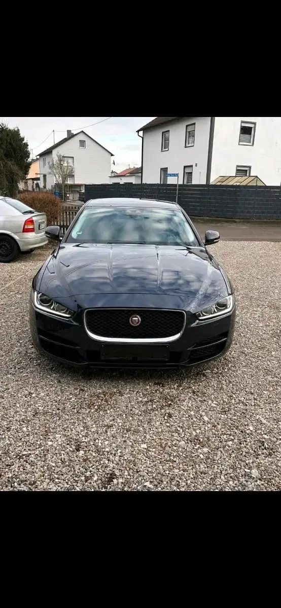 Gebraucht Jaguar XE 180 PS (132 kW) 2016 Blau Limousine