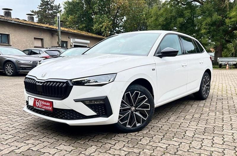 Weiß Gebraucht 2024 Skoda Scala Drive Kleinwagen | 20.999 € (Guter Preis) - Bild 1/4