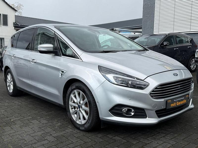 Gebraucht Ford S-MAX Titanium 179 PS (131 kW) 2015 Silber Van / Kleinbus