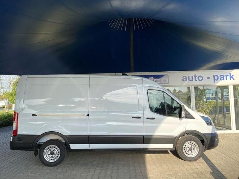 Gebraucht Ford Transit Basis 131 PS (96 kW) 2022 Weiß Van