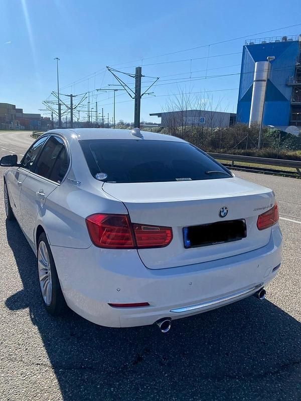 Gebraucht BMW 330 306 PS (225 kW) 2015 Weiß Limousine