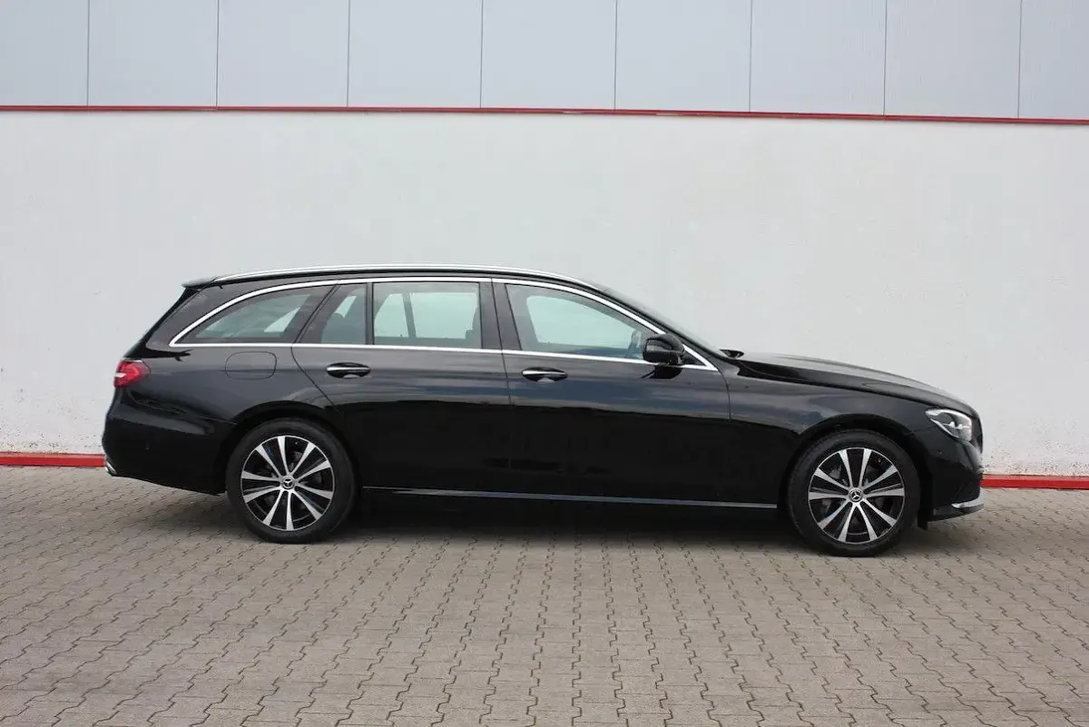 Gebraucht Mercedes E300 211 PS (155 kW) 2022 Schwarz Kombi
