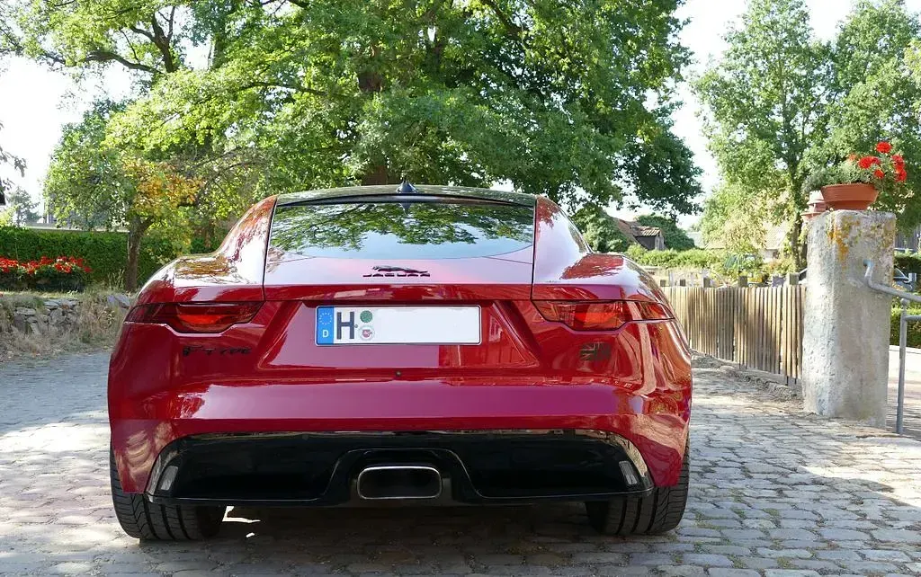 Gebraucht Jaguar F-Type R 300 PS (220 kW) 2022 Rot Coupé