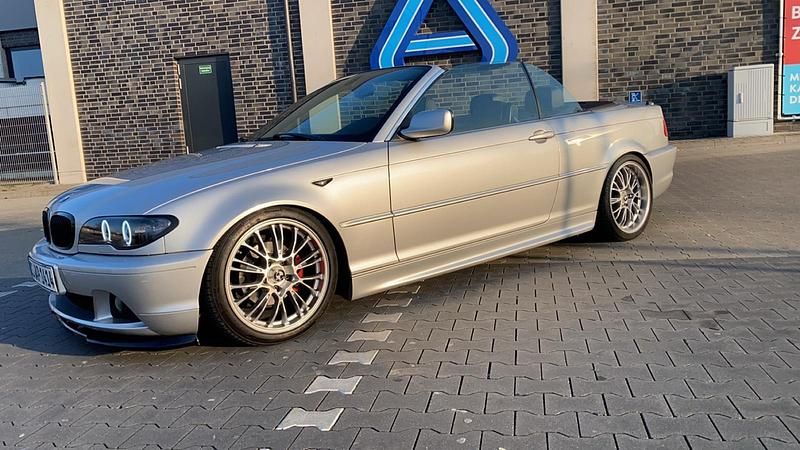 Silber Gebraucht 2007 BMW 318 Cabriolet M Sport Cabrio | 9.800 € (Teuer) - Bild 1/4