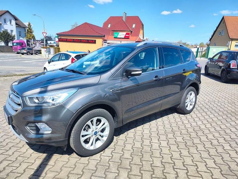 Usado Ford Kuga Titanium 150 HP (110 kW) 2017 Cinzento SUV