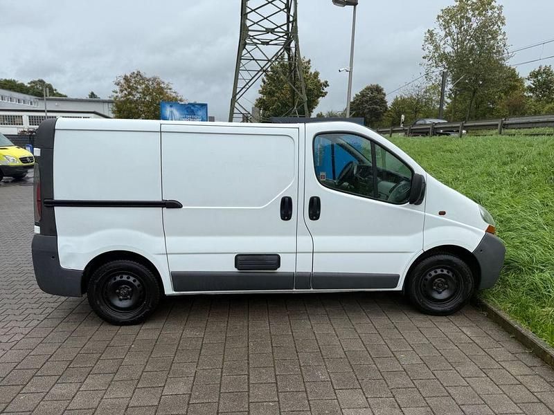 Gebraucht Renault Trafic 82 PS (60 kW) 2006 Weiß Van / Kleinbus