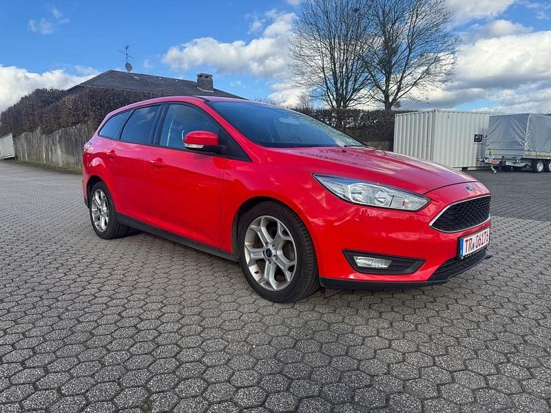 Gebraucht Ford Focus Business Edition 125 PS (91 kW) 2016 Rot Kombi