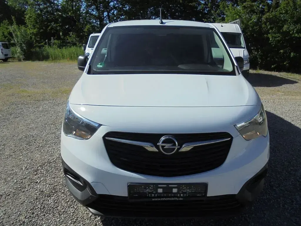 Używany Opel Combo Edition 102 KM (75 kW) 2022 Biały Minivan