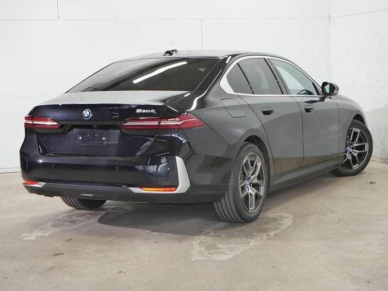 Gebraucht BMW 530e 299 PS (219 kW) 2024 Saphirschwarz metallic Limousine