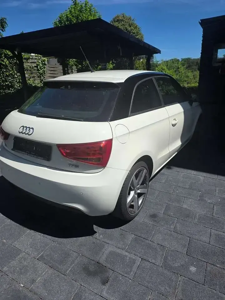 Gebraucht Audi A1 Attraction 122 PS (89 kW) 2012 Amalfiweiss Kleinwagen