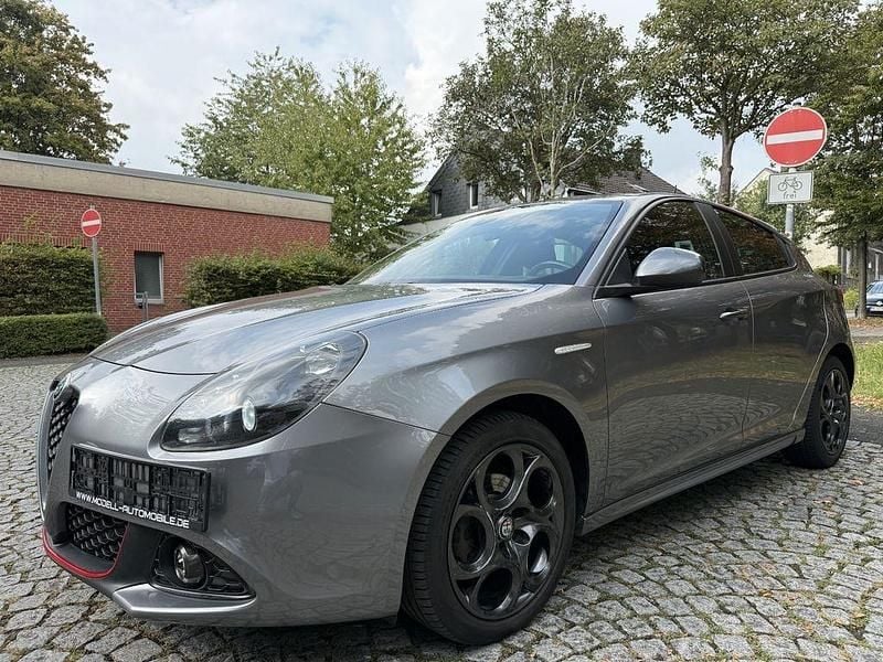 Gebraucht Alfa Romeo Giulietta Veloce 120 PS (88 kW) 2016 Grau Kleinwagen