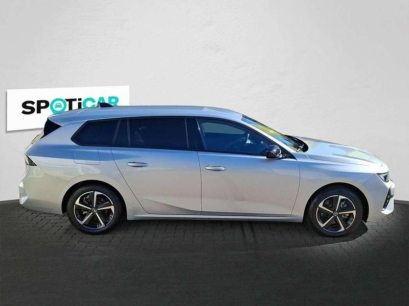 Gebraucht Opel Astra 131 PS (96 kW) 2024 Kristall silber Kleinwagen