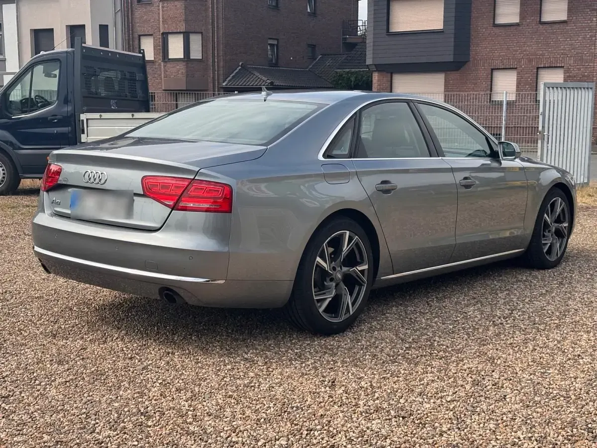 Gebraucht Audi A8 Ambiente 290 PS (213 kW) 2011 Grau Limousine